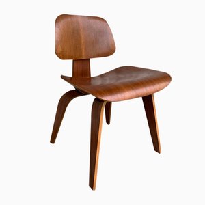 DCW Stuhl aus Nussholz von Charles & Ray Eames für Herman Miller, 1952