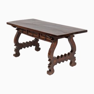 Antiker spanischer Tisch aus Nussholz, 1700er