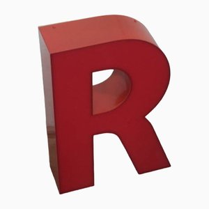 Lettera R in plastica rossa 1970