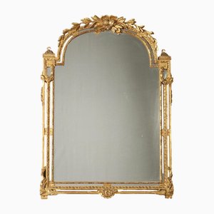 Espejo estilo neoclásico con marco dorado