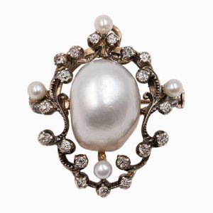 Brosche Anhänger aus 14 Karat Gelbgold und Silber mit weißen Mabé-Perlen, weißen Perlen und geschliffenen Diamanten, 900er