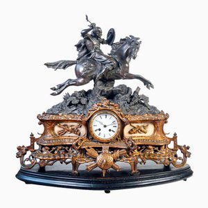 Pendule avec Sculpture de Chevalier en Bronze