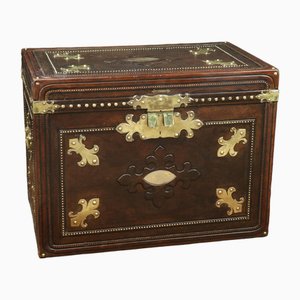 Leather Flat Trunk with Lys Flowerss