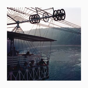 Touristen in einer Seilbahn über die Niagarafälle, USA / Kanada, 1962 / 2020er Jahre, Fotografie