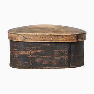 Caja negra sueca antigua de madera curvada