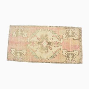 Verblasster Oushak Mini-Teppich mit authentischem Dekor
