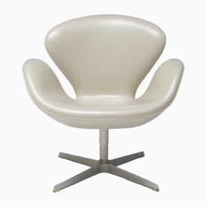 Swan Chair aus Leder von Fritz Hansen