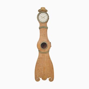Reloj sueco antiguo clásico de caja larga con forma rococó