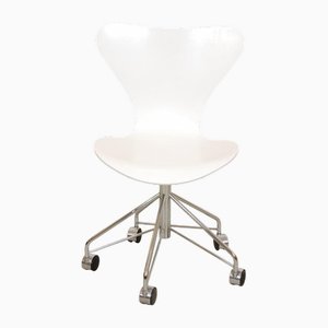 Silla de oficina modelo 3117 lacada en blanco de Arne Jacobsen para Fritz Hansen, década de 2000