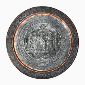 Plato grande de cobre con grabado, años 40