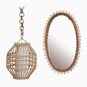 Juego de espejos ovalados y lámpara de araña de bambú atribuida a Franco Albini, años 60. Juego de 2 de Franco Albini, Juego de 2