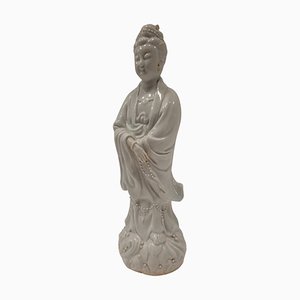 Figura Guanyin de porcelana esmaltada, China, siglo XX