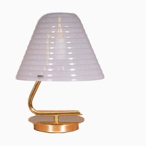 Lámpara de mesa pequeña con base dorada