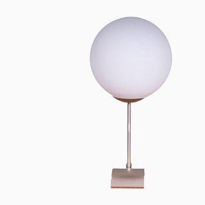 Lámpara de mesa pequeña con estructura cromada