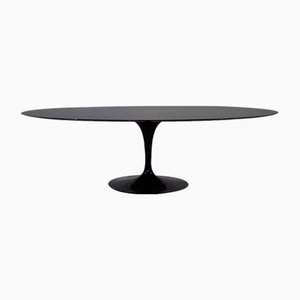 Mesa de comedor Tulip grande ovalada de mármol negro de Eero Saarinen para Knoll Studio, años 90