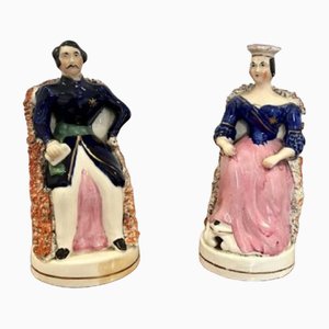 Figuras reales de Staffordshire victorianas, década de 1860. Juego de 2