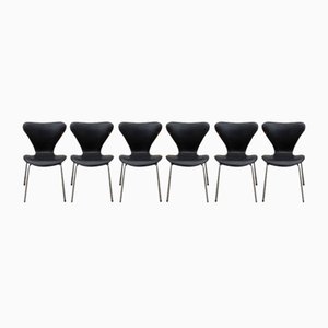 Sillas Seven / Sjuan 3107 de cuero negro de Arne Jacobsen para Fritz Hansen, Dinamarca, 1967. Juego de 6