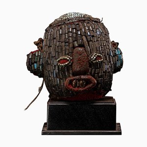 Tête Trophée Anthropomorphe Bamileke avec Perles de Verre Européennes