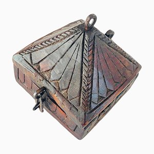 Caja de polvo de madera africana del siglo XIX tallada a mano en color marrón