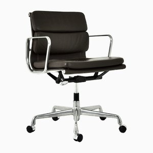 Soft Pad Chair aus Braunem Leder von Charles & Ray Eames für Vitra, 1980er
