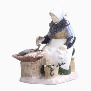 Figura de pescadora modelo 2233 de Bing & Grøndahl, años 50