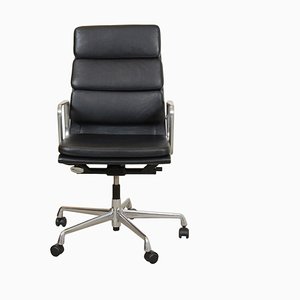 Chaise de Bureau Ea-219 Softpad en Cuir Noir par Charles Eames pour Vitra