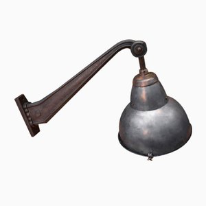 Wandlampe mit Arm aus Gusseisen, Kippbarem Schirm aus Gebürstetem Aluminium & Messingschraube, 1920er