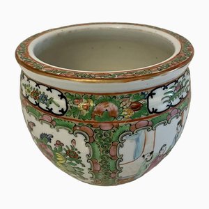 19th Century Chinese Canton Pink Family Planter, 1880s