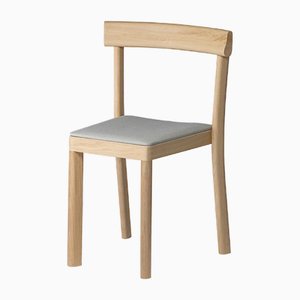 Galta Stuhl aus naturbelassener Eiche mit grauem Stoffbezug von SCMP Design Office für Kann Design