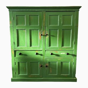 Green Housekeepers Schrank