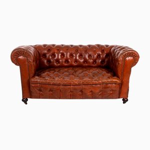 Canapé Chesterfield Victorien à Dossier Boutonné