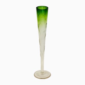 Böhmische Vase aus graviertem Kristallglas mit Iris-Dekor von Cristalleria Moser