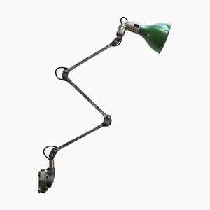 Grüne britische Vintage Maschinist Schreibtischlampe aus Emaille & Gusseisen von Mek Elek