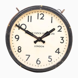 Reloj ferroviario vintage de doble cara de English Clock Systems