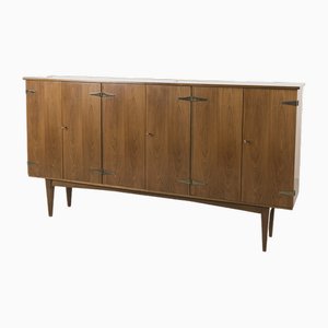 Highboard mit Messinghalterungen