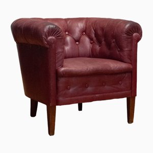 Fauteuil Club Chesterfield Rouge Cramoisi en Cuir Patiné, Suède, 1930s