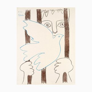 D'après Pablo Picasso, Colombe Bleue Volant devant des Barreaux, Affiche Lithographique