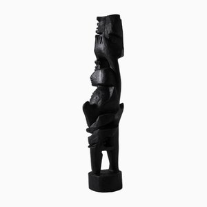 Escultura de madera teñida de negro, años 70