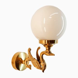Wandlampe mit glänzender weißer Kugel