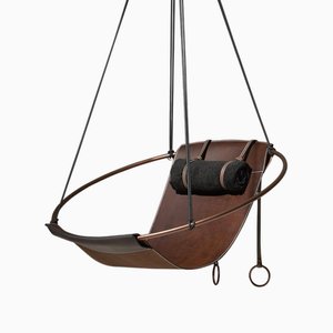 Silla Sling moderna de cuero de Studio Stirling