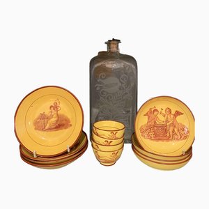 Cuencos y platillos de té Newcastle amarillos, siglo XIX. Juego de 12