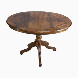 Antiker ovaler Tisch aus Nussholz