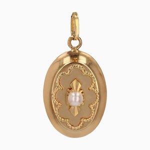 French Cultured Pearl 18 Karat Yellow Gold Oval Shaped Pendant, 1960s