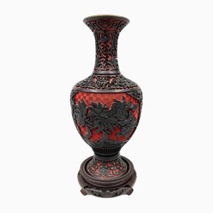 Vaso della metà del XX secolo laccato Cinabro in ottone rosso e nero, Cina