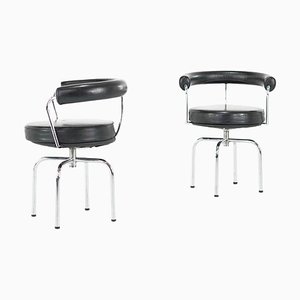 Mid-Century Modern LC7 Armchairs by Le Corbusier for Cassina, 1960, Set of 2