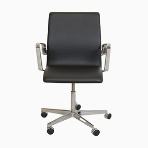 Sedia da scrivania Oxford in pelle Nevada nera di Arne Jacobsen, inizio XXI secolo