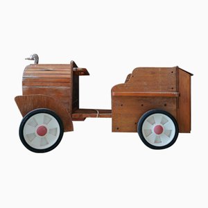 Macchinina vintage fatta a mano in legno con mascotte in ottone, anni '60