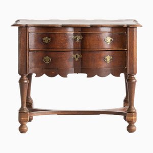 Lowboy de roble del siglo XVIII de William & Mary