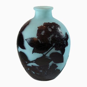Delatte Vase mit Hortensien, 1920er