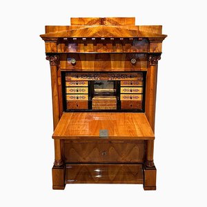 Secretaire Biedermeier in ciliegio e acero con intarsi e ottone, Germania meridionale, metà XIX secolo